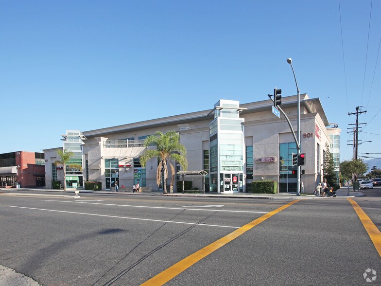 501 W Garvey Ave, Monterey Park, CA à louer - Photo de l’immeuble – Image 3 sur 40