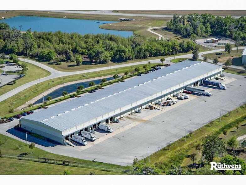 3919 Air Park Dr, Lakeland, FL à louer - Photo de l’immeuble – Image 2 sur 6