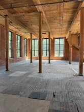 426 Metacom Ave, Warren, RI à louer Photo intérieure– Image 1 sur 3