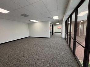 357 Van Ness Way, Torrance, CA à louer Photo intérieure– Image 1 sur 2