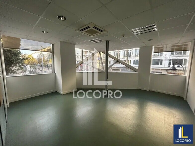 Bureau dans Nice à louer - Photo de l’immeuble – Image 2 sur 19
