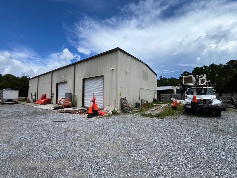 107 Industrial Ct, Freeport, FL à louer - Photo de l’immeuble – Image 2 sur 25