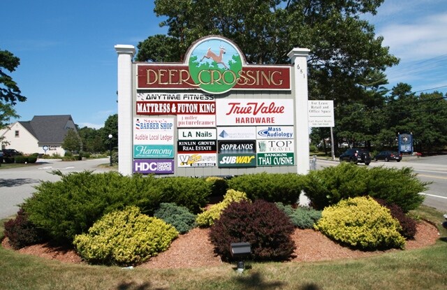 681 Falmouth Rd, Mashpee, MA à louer Photo principale– Image 1 sur 2