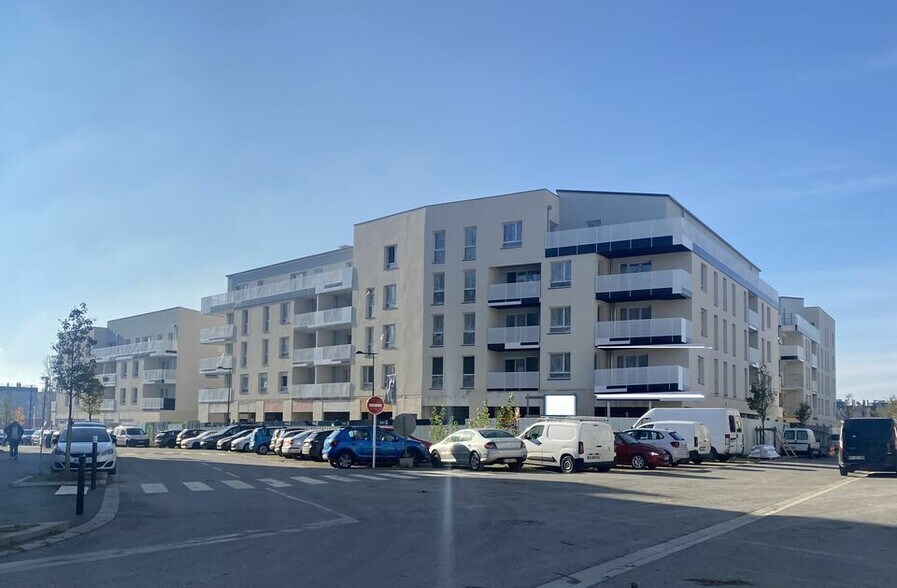 Local commercial dans Melun à louer - Photo de l’immeuble – Image 3 sur 7