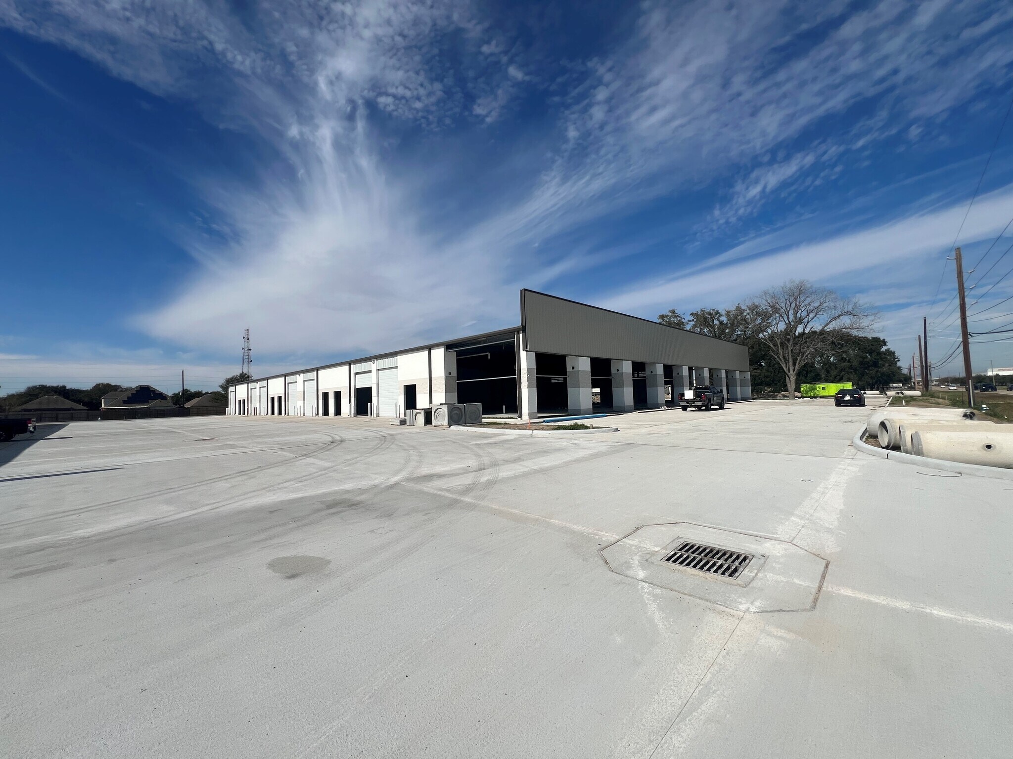 8525 Jackrabbit Rd, Houston, TX à louer Photo de l’immeuble– Image 1 sur 2