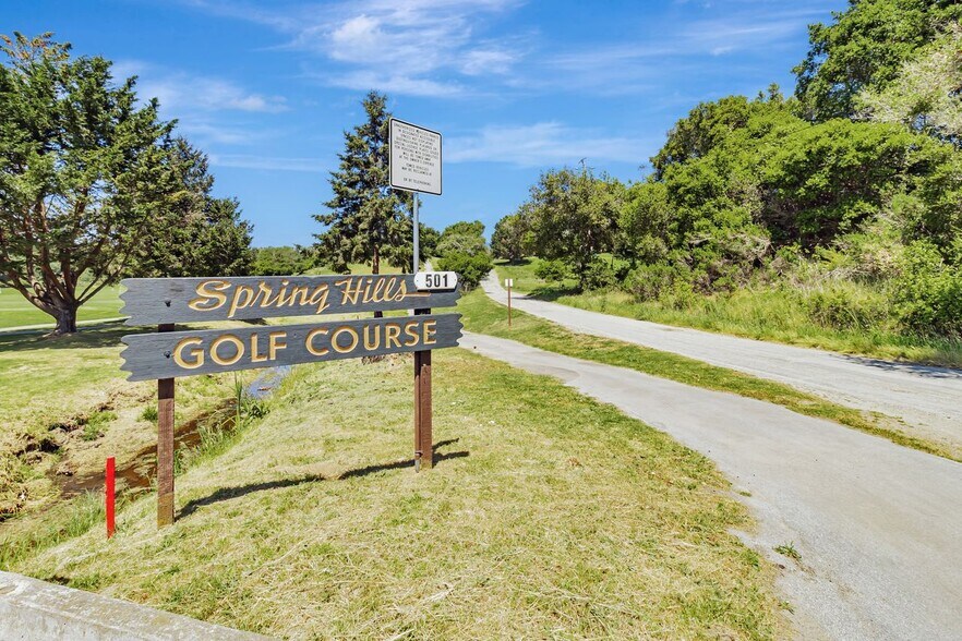 501 Spring Hills Dr, Watsonville, CA à vendre - Photo de l’immeuble – Image 2 sur 17