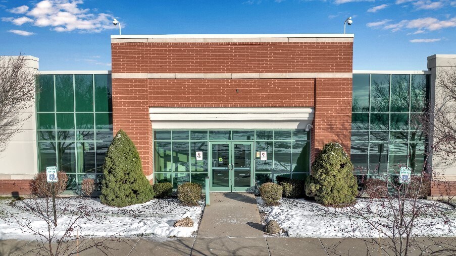 150 CrossPoint Pky, Amherst, NY à louer - Photo de l’immeuble – Image 2 sur 13
