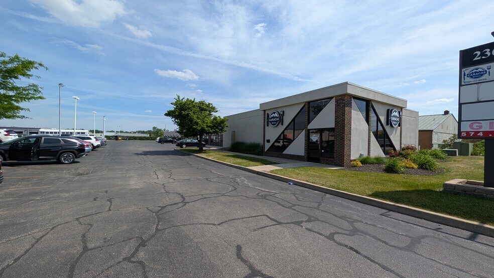 236 W Edison Rd, Mishawaka, IN à louer - Photo de l’immeuble – Image 3 sur 10