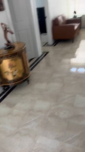 703 & 705 E Oates Rd portefeuille de 2 biens à vendre sur LoopNet.fr - Vidéo sur l’annonce professionnelle – Image 2 sur 95