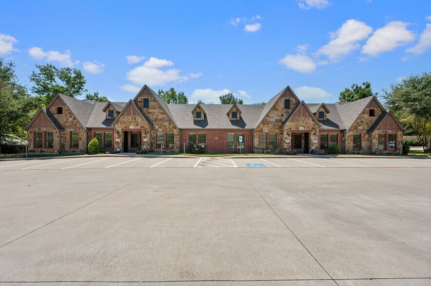1117 Glade Rd, Colleyville, TX à vendre - Photo de l’immeuble – Image 1 sur 47