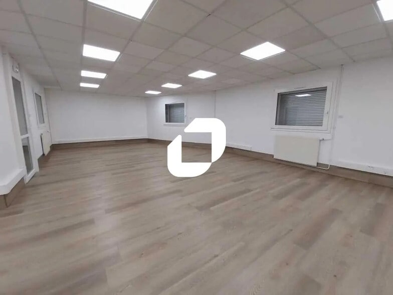 5 Avenue Pavlov, Trappes à louer - Photo de l’immeuble – Image 1 sur 6