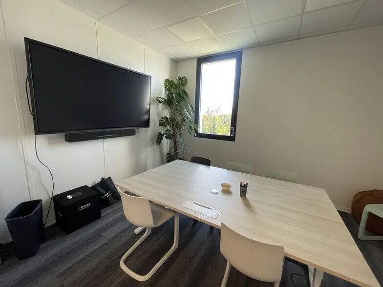 Bureau dans Eysines à louer - Photo de l’immeuble – Image 3 sur 10