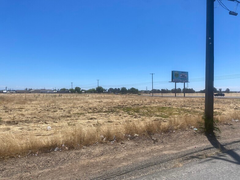 6830 28th St, North Highlands, CA à vendre - Photo de l’immeuble – Image 2 sur 4