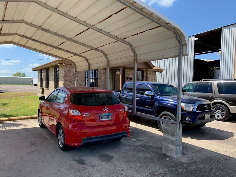 5226 Commercial Dr, Brownsville, TX à louer - Photo de l’immeuble – Image 3 sur 6