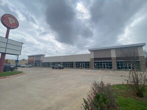 3833 S Main St, Stafford, TX à louer Photo de l’immeuble– Image 1 sur 3
