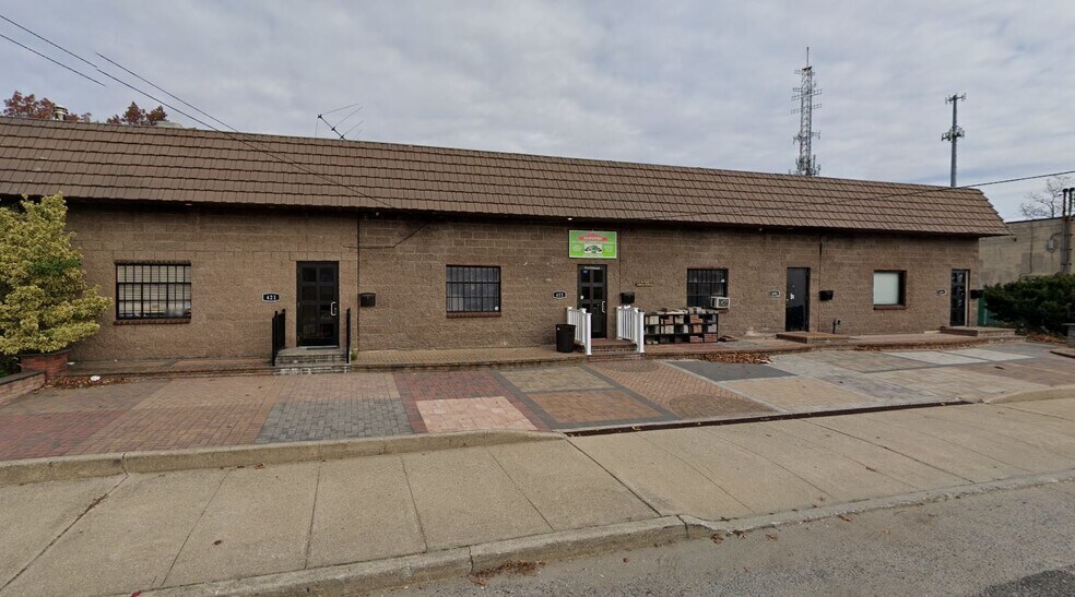 411 Broadway, West Babylon, NY à louer - Photo de l’immeuble – Image 3 sur 4