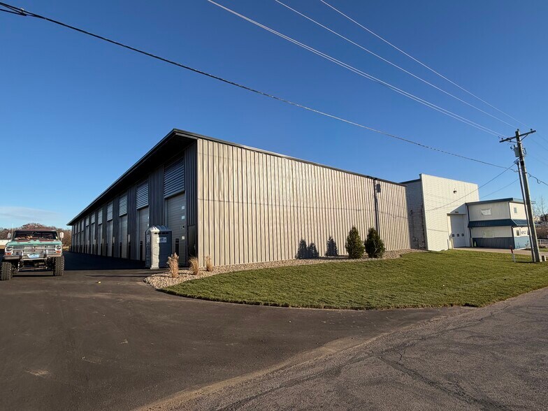 2490 Rainbow Dr, Warsaw, IN à vendre - Photo de l’immeuble – Image 2 sur 7