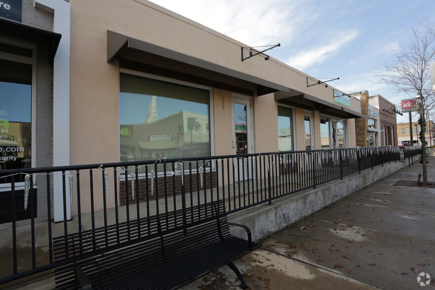 115 E Main St, Grand Prairie, TX à louer - Photo de l’immeuble – Image 2 sur 2