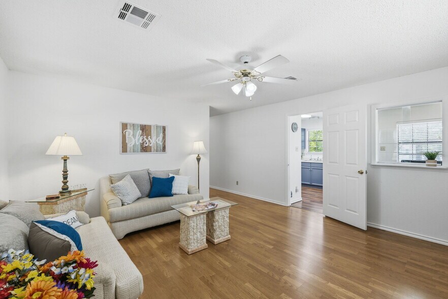 403 W Anderson Ave, Round Rock, TX à vendre - Hall d’entrée – Image 2 sur 16