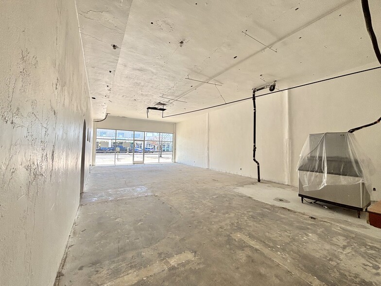 309-383 W Jefferson Blvd, Dallas, TX à louer - Photo de l’immeuble – Image 3 sur 9