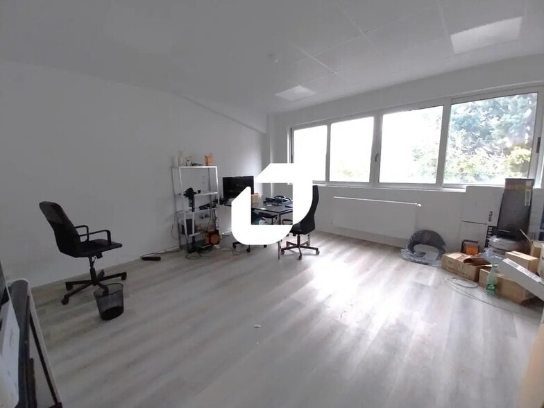 Bureau dans Neuilly-sur-Marne à louer - Photo intérieure – Image 2 sur 9