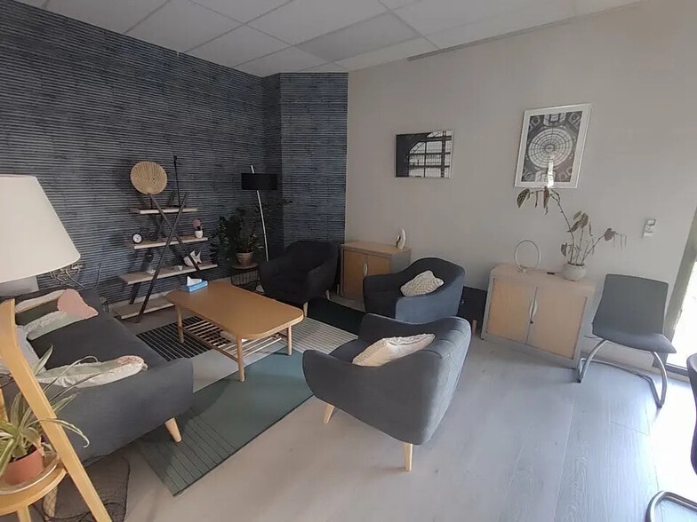 Bureau dans Bourgoin-Jallieu à vendre - Photo de l’immeuble – Image 2 sur 7