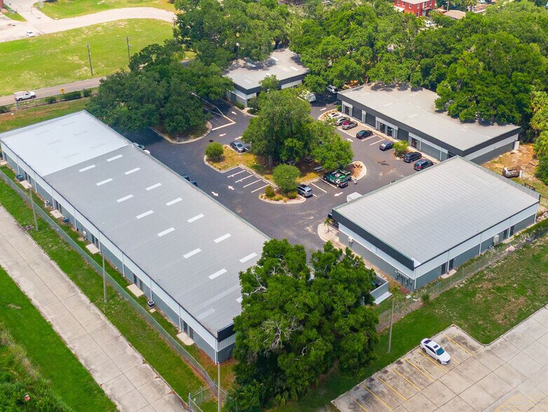2815 E Henry Ave, Tampa, FL à louer - Photo de l’immeuble – Image 2 sur 14
