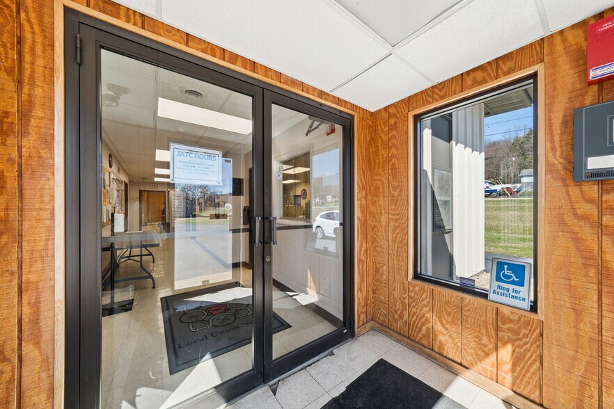 263 Armbrust Road rd, Greensburg, PA à vendre - Photo de l’immeuble – Image 2 sur 27