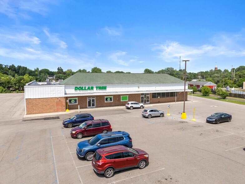 408 W Maumee St, Adrian, MI à vendre - Photo de l’immeuble – Image 1 sur 5