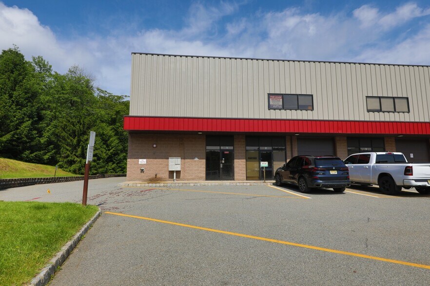 999 Willow Grove St, Hackettstown, NJ à louer - Photo de l’immeuble – Image 3 sur 36