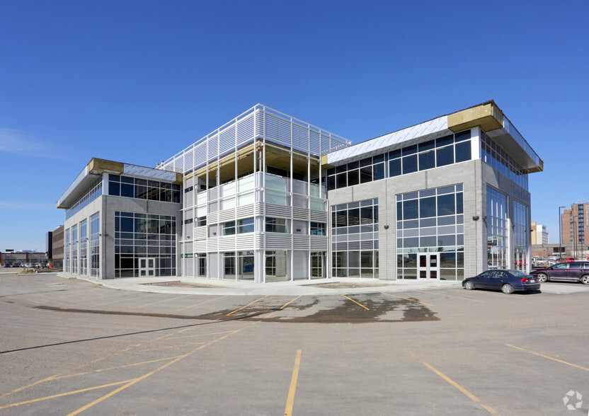 16904-16952 107th Ave NW, Edmonton, AB à louer - Photo de l’immeuble – Image 2 sur 5