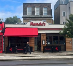 57-58 Chalk Farm Rd, Londres à louer Photo de l’immeuble– Image 2 sur 4