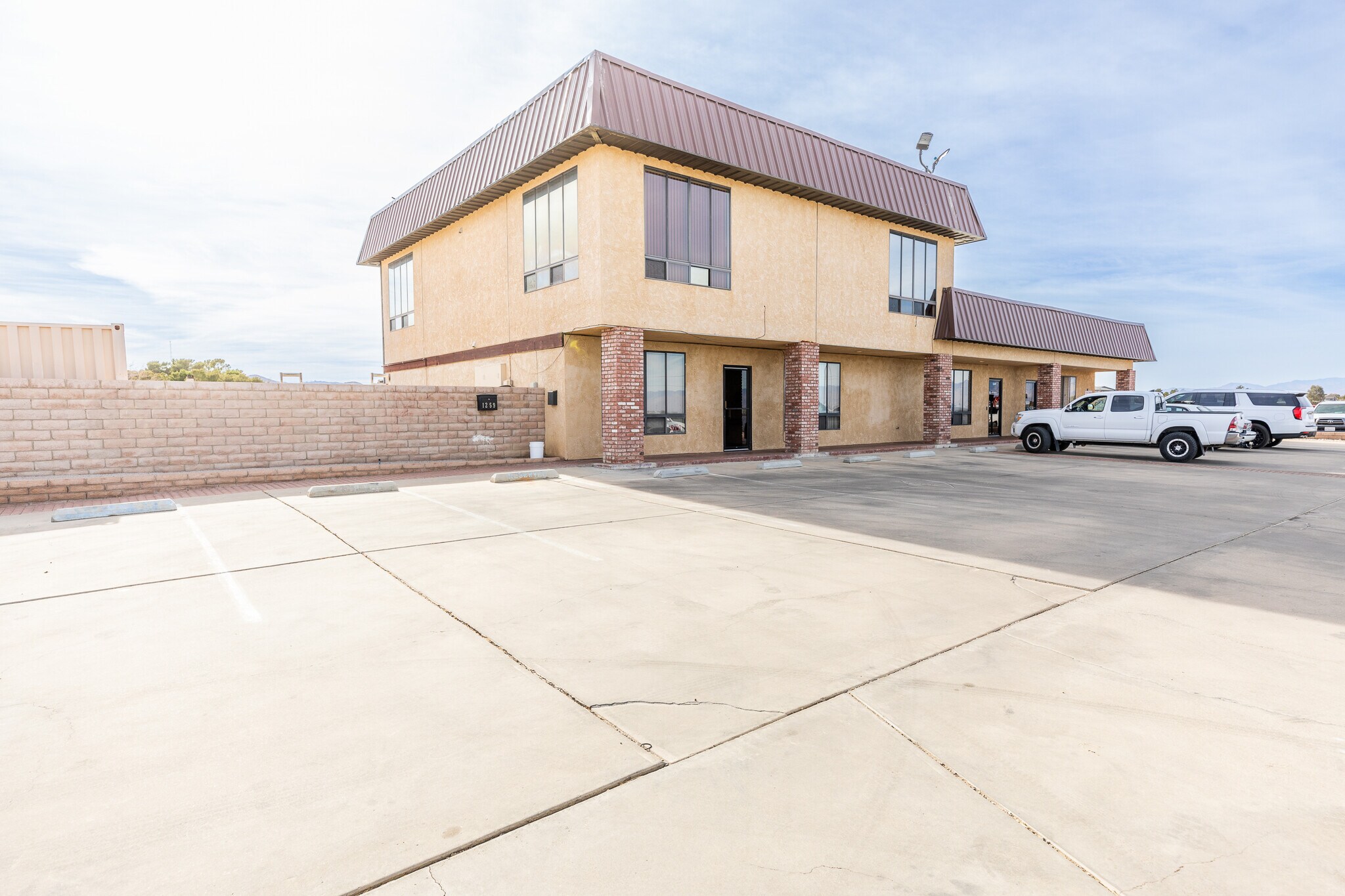 1249 E Ridgecrest Blvd, Ridgecrest, CA à vendre Photo principale– Image 1 sur 65