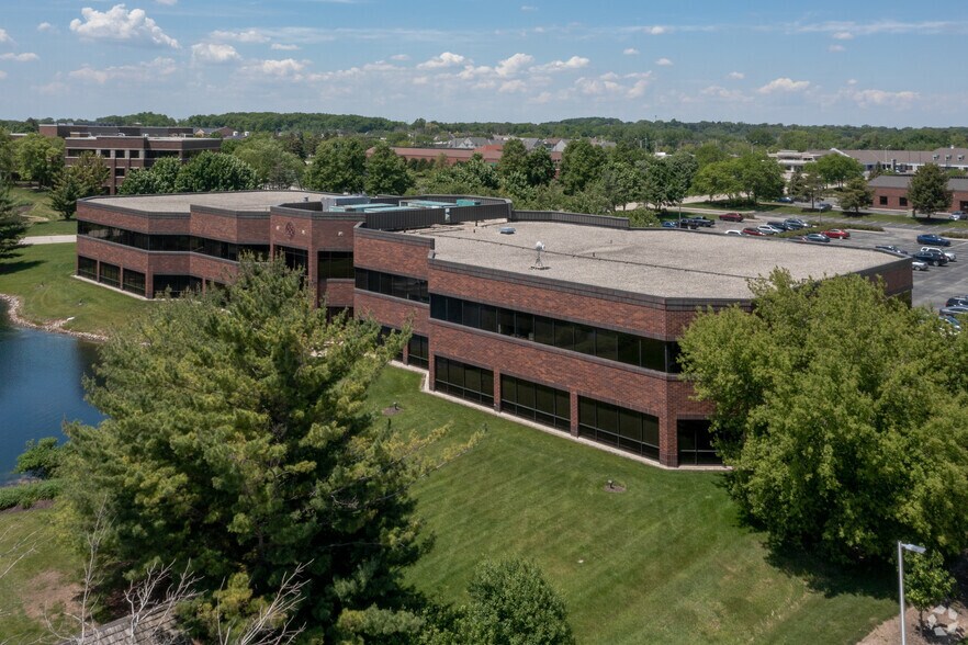 300 N Patrick Blvd, Brookfield, WI à vendre - Photo de l’immeuble – Image 2 sur 7