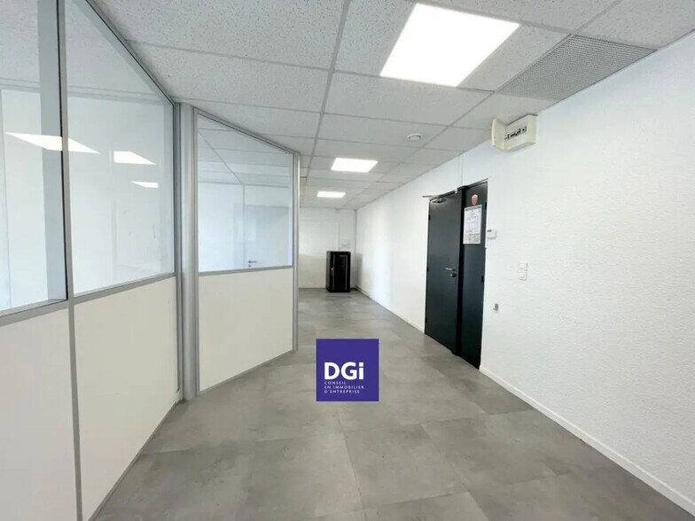 Bureau dans Nîmes à louer - Photo intérieure – Image 2 sur 4