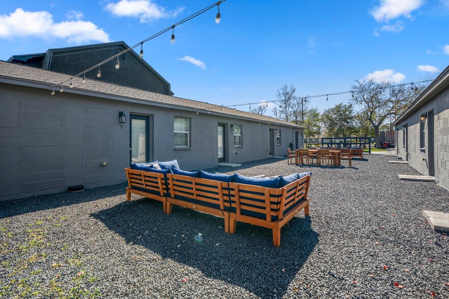 12-Unit Airbnb Portfolio - Houston, TX portefeuille de 2 biens à vendre sur LoopNet.fr - Photo de l’immeuble – Image 2 sur 17