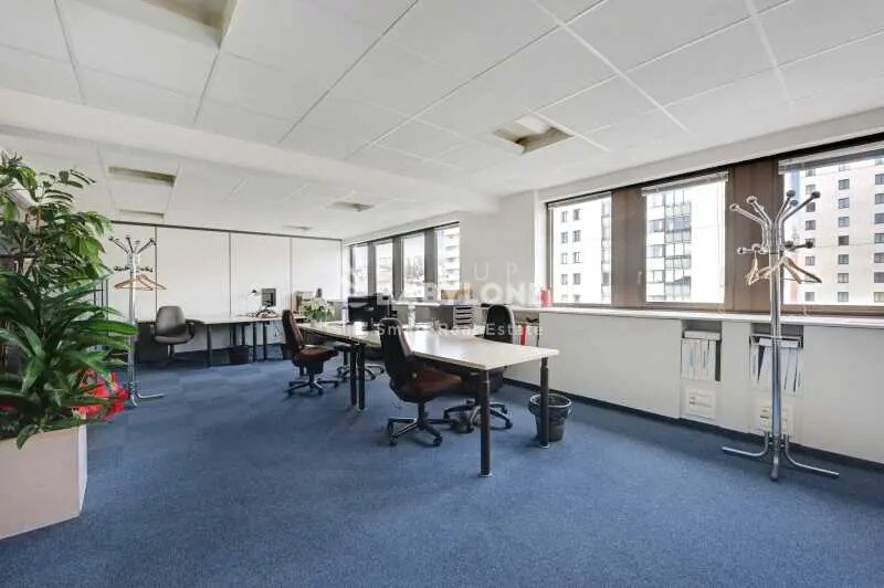 Bureau dans Suresnes à vendre - Photo de l’immeuble – Image 2 sur 11