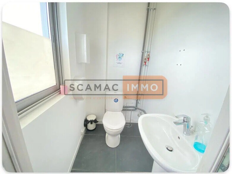 Bureau dans Fréjus à louer - Photo de l’immeuble – Image 3 sur 4