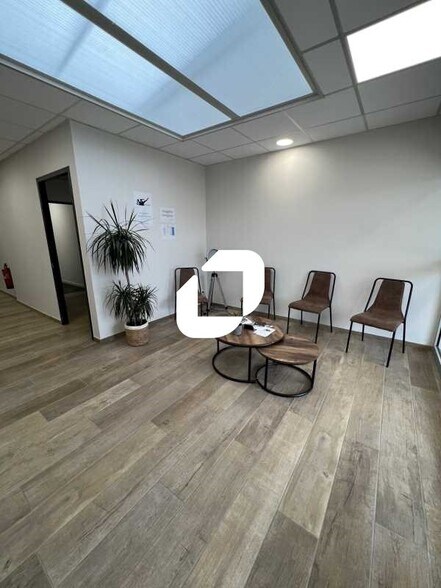 Bureau dans Genas à louer - Photo intérieure – Image 2 sur 8