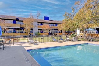Plus de détails pour 483 Laurel Ln, New Braunfels, TX - Logement à vendre