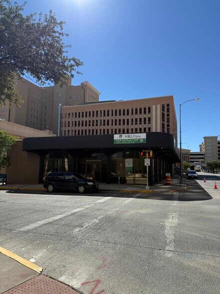 321 N Stanton St, El Paso, TX à vendre - Photo de l’immeuble – Image 2 sur 33