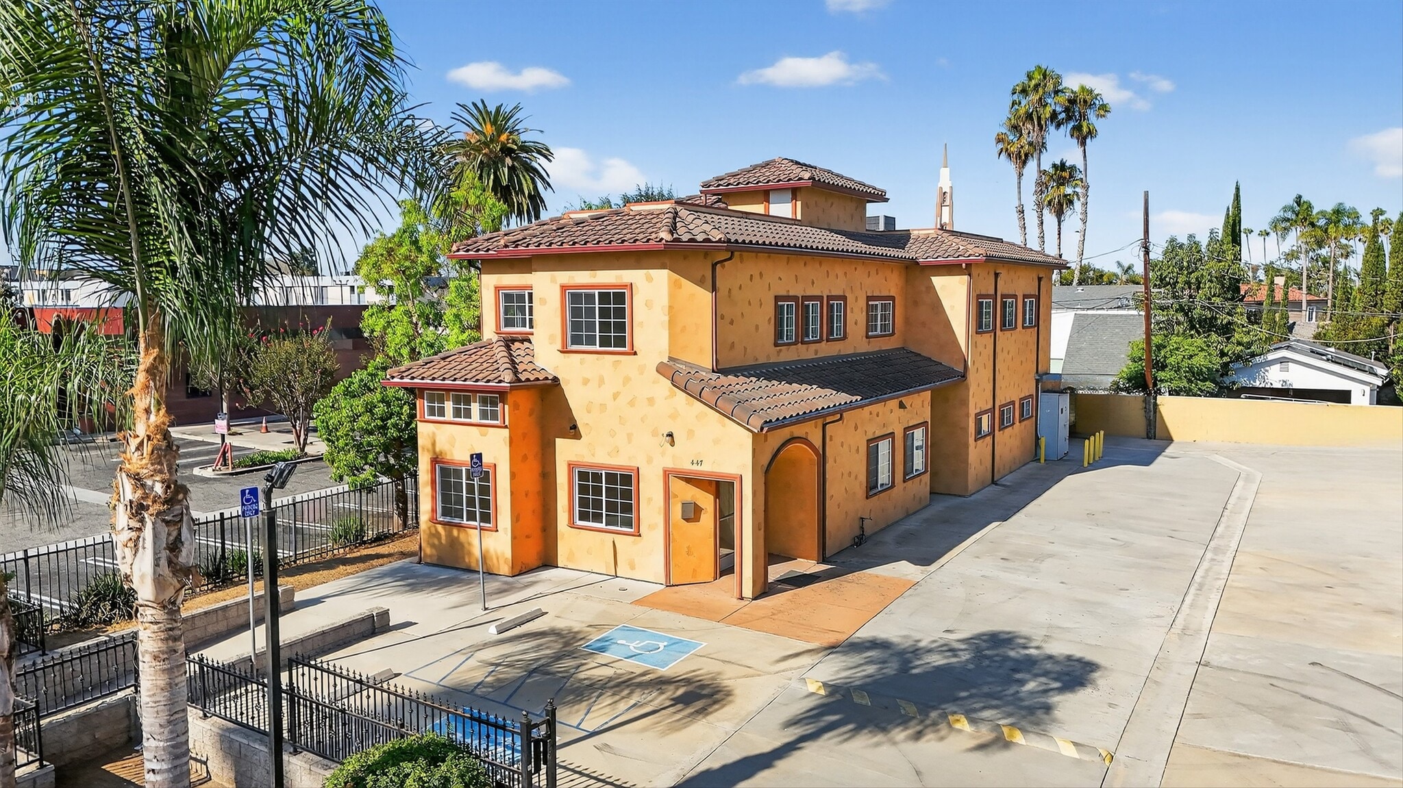 447 N Prairie Ave, Inglewood, CA à louer Photo de l’immeuble– Image 1 sur 31