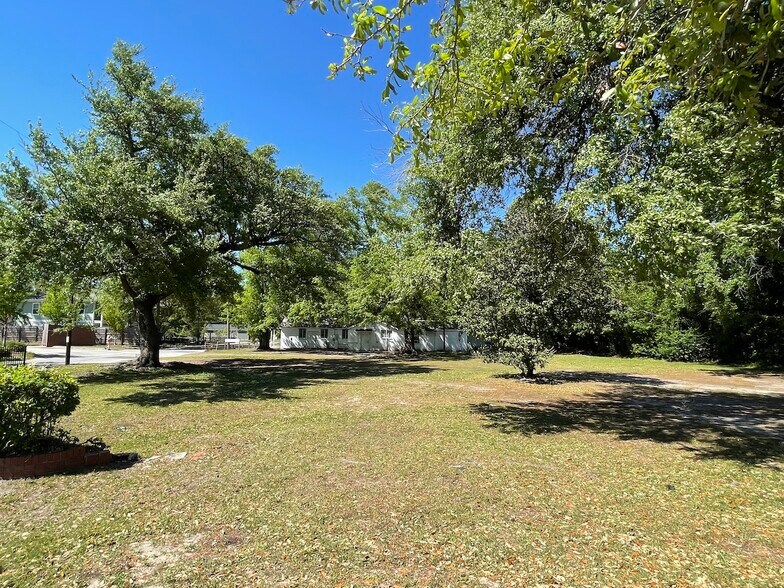 1588 Montague Ave, North Charleston, SC à vendre - Photo principale – Image 1 sur 8