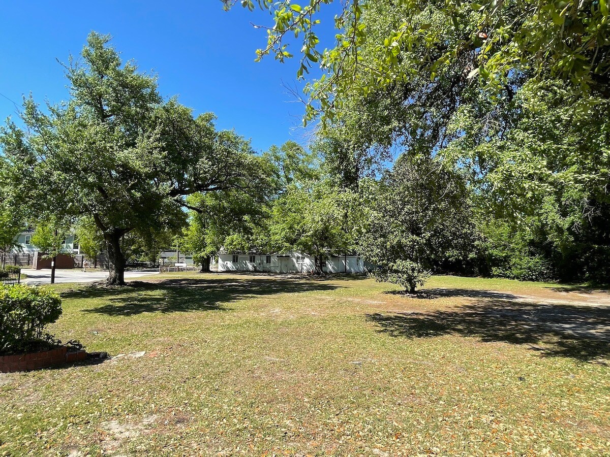 1588 Montague Ave, North Charleston, SC à vendre Photo principale– Image 1 sur 9