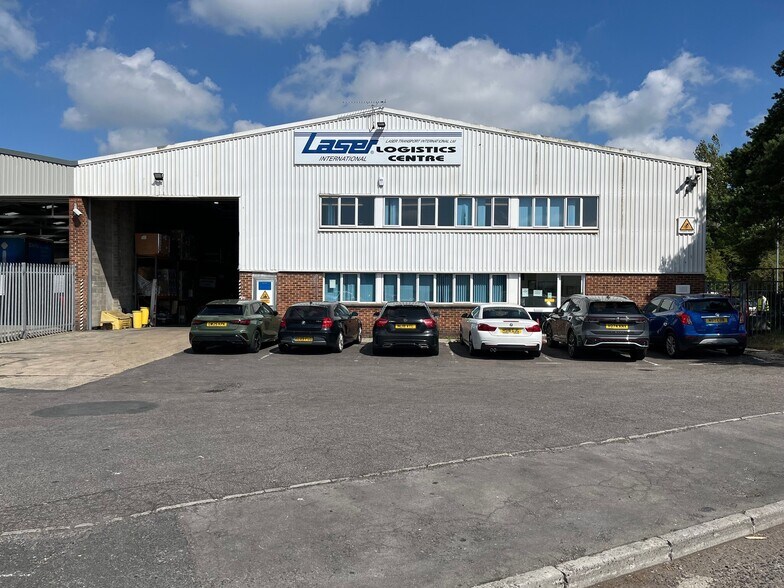 12-13 Bridgewater Clos, Swindon à louer - Photo de l’immeuble – Image 1 sur 5