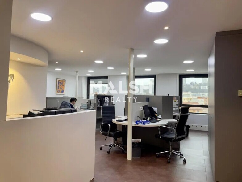 Bureau dans Lyon à vendre - Photo de l’immeuble – Image 3 sur 12