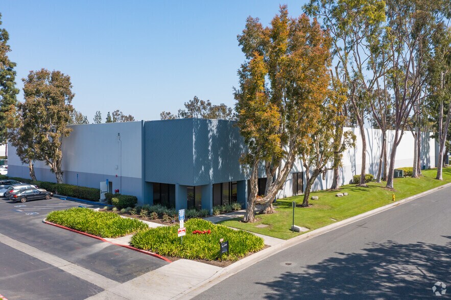 16021 Arthur St, Cerritos, CA à louer - Photo de l’immeuble – Image 1 sur 5