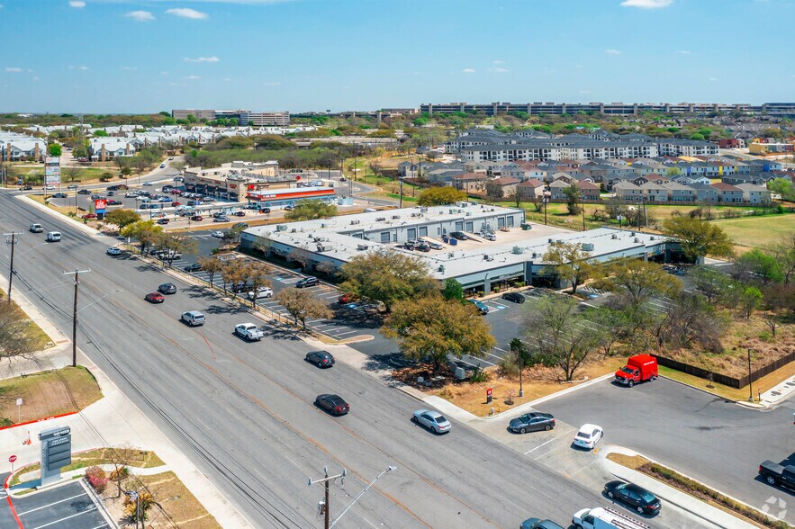 10100-10146 Huebner Rd, San Antonio, TX à louer - Photo de l’immeuble – Image 2 sur 9