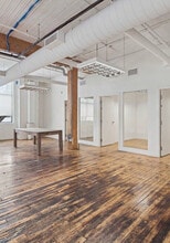 183 Bathurst St, Toronto, ON à louer Photo intérieure– Image 2 sur 5