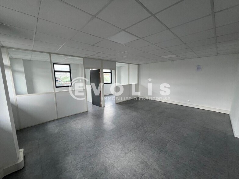 Bureau dans Servon à louer - Photo intérieure – Image 2 sur 10